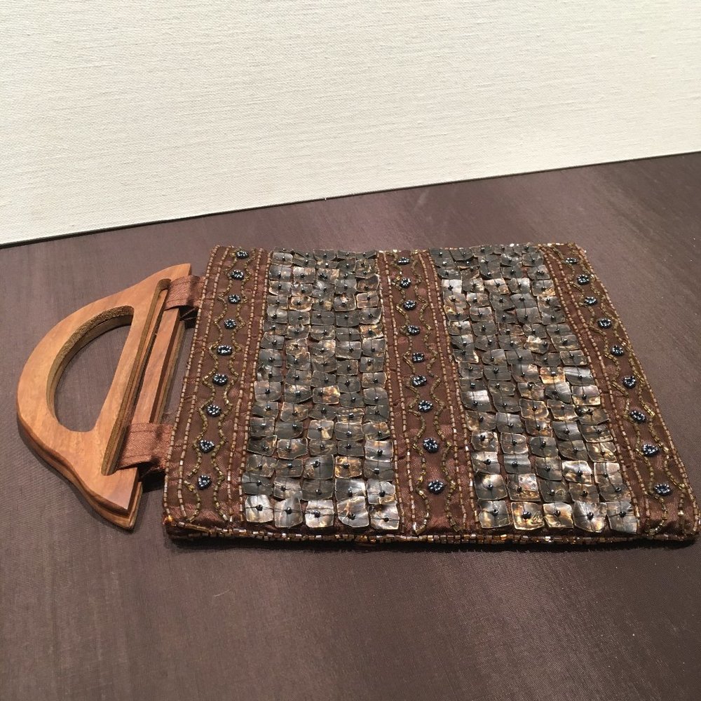 Beaded Bag With Shells And Wood Handle - image 7